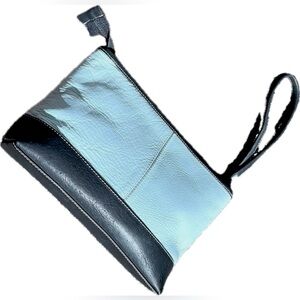 Gen leather light blue&black wristlet purse w/zip top 6x9x2" one inside pocket